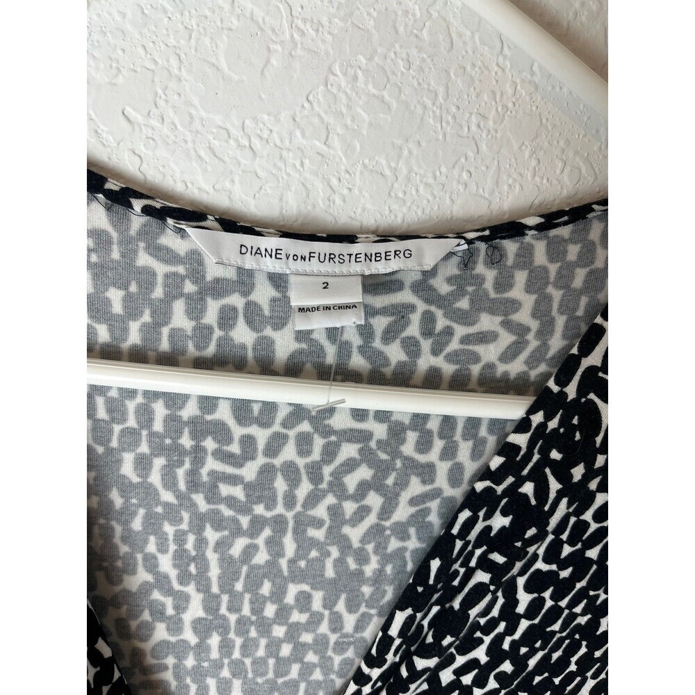 Diane von Furstenberg Dress Womens 2 Black White Ruched Print Stretch Viscose​ - Picture 2 of 6